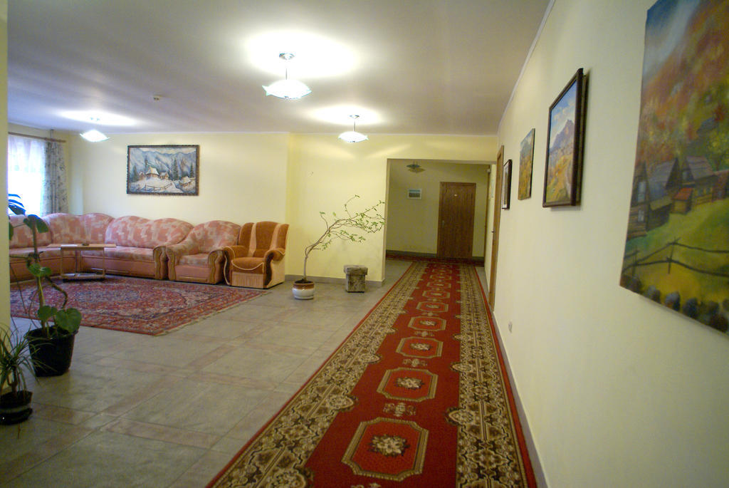 Europa Hotel Rakhiv Exterior photo